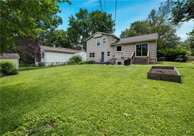35th image of 8929 Grandview Dr, Overland Park, KS 66212 | MLS# 2625971