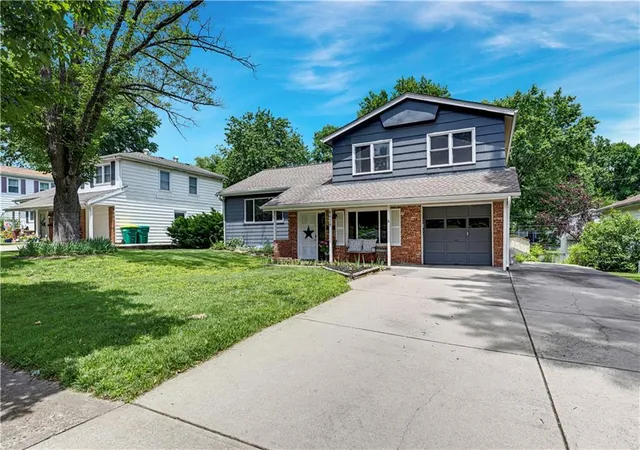 4th image of 8929 Grandview Dr, Overland Park, KS 66212 | MLS# 2625971