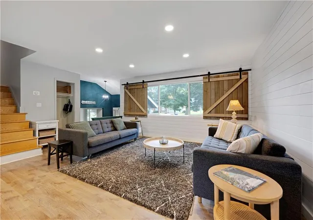 5th image of 8929 Grandview Dr, Overland Park, KS 66212 | MLS# 2625971