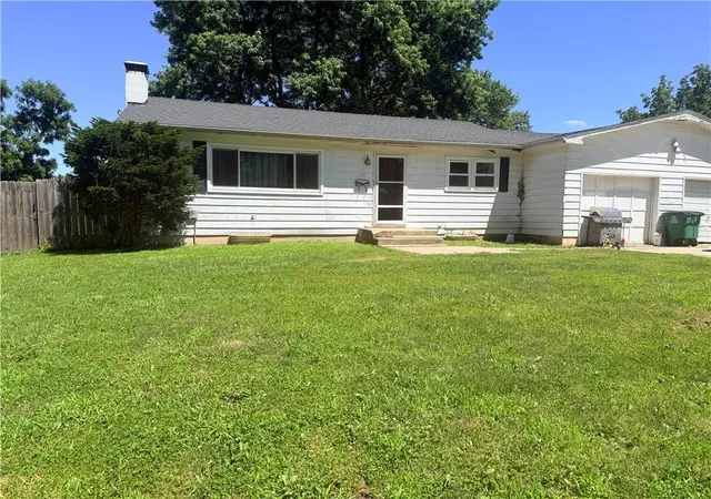 Homes for sale in Braymer, MO | 502 N Wooden Ave, Braymer, MO 64624 | MLS# 2625972