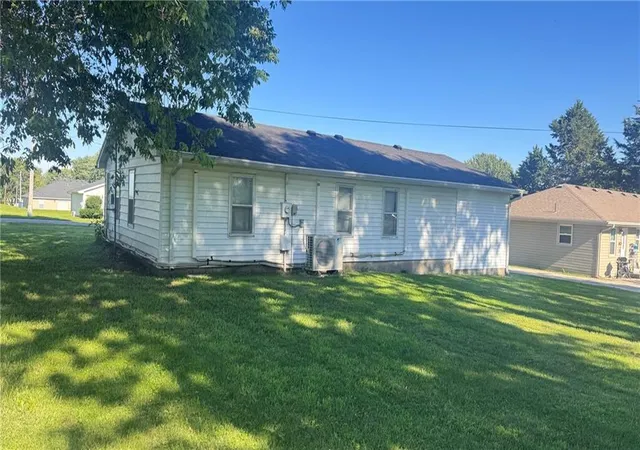 3rd image of 507 N Elmira St, Highland, KS 66035 | MLS# 2625976