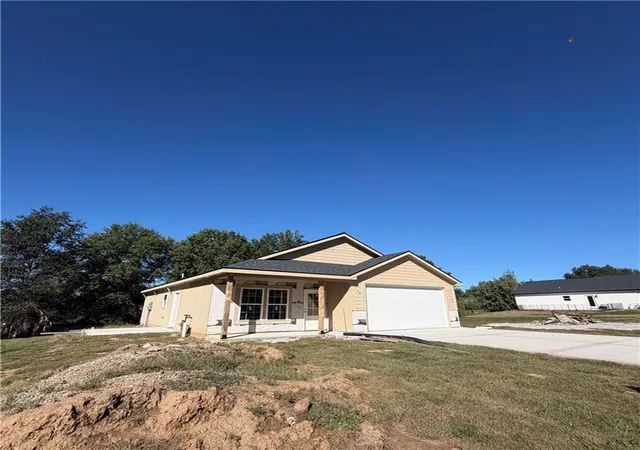 Photo 1 of Single family home for sale at 1104 S Oak St, Plattsburg, MO 64477 | MLS# 2625977 | Listing updated on 2026-10-10