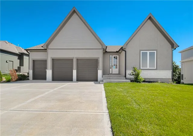 1st image of 7551 Nw Gower Ave, Kansas City, MO 64151 | MLS# 2625990