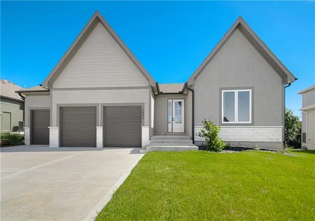 2nd image of 7551 Nw Gower Ave, Kansas City, MO 64151 | MLS# 2625990