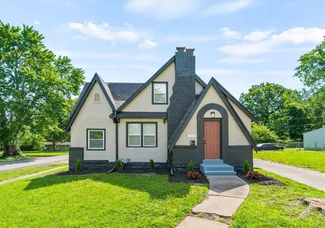 Photo 1 of Sale Pending at 7301 Lydia Ave, Kansas City, MO 64131 | MLS# 2625992 | Listing updated on 2026-09-03