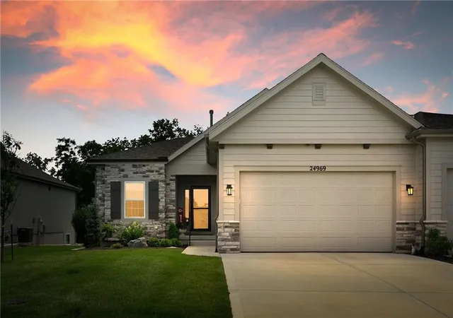 Homes for sale in Lenexa, KS | 24969 W 94th Pl, Lenexa, KS 66227 | MLS# 2625997
