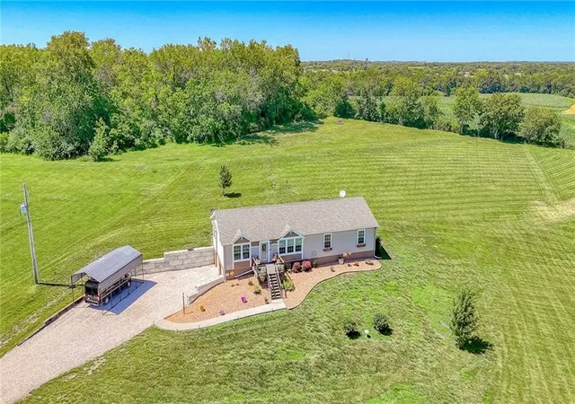 Homes for sale in Holden, MO | 1399 Nw 460th Rd, Holden, MO 64040 | MLS# 2626012