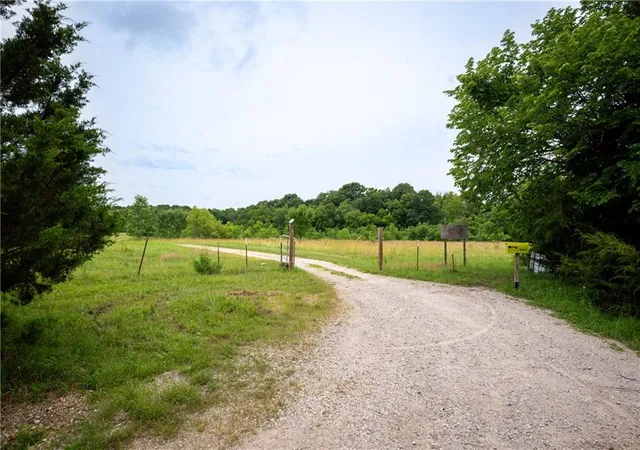 Homes for sale in Paola, KS | 34664 Spring Valley Rd, Paola, KS 66071 | MLS# 2626032