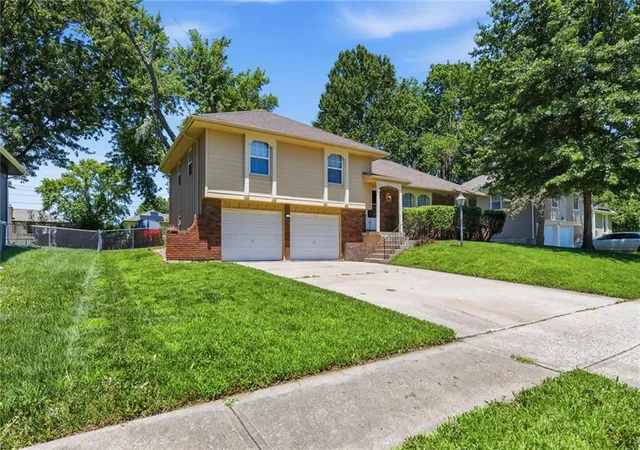 Homes for sale in Grandview, MO | 7408 E 127th Pl, Grandview, MO 64030 | MLS# 2626035