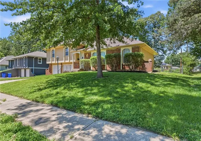 Homes for sale in Grandview, MO | 7408 E 127Th Pl, Grandview, MO 64030 | MLS# 2626035