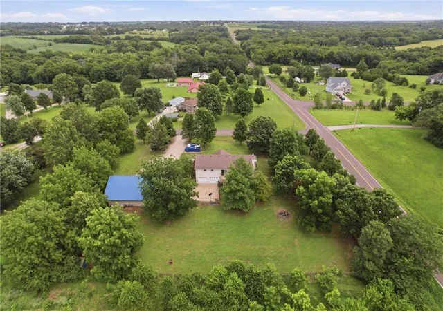 Homes for sale in Basehor, KS | 22025 168th St, Basehor, KS 66007 | MLS# 2626036