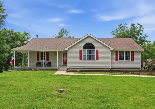 Homes for sale in Basehor, KS | 22025 168Th St, Basehor, KS 66007 | MLS# 2626036