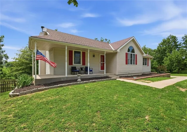 Homes for sale in Basehor, KS | 22025 168Th St, Basehor, KS 66007 | MLS# 2626036