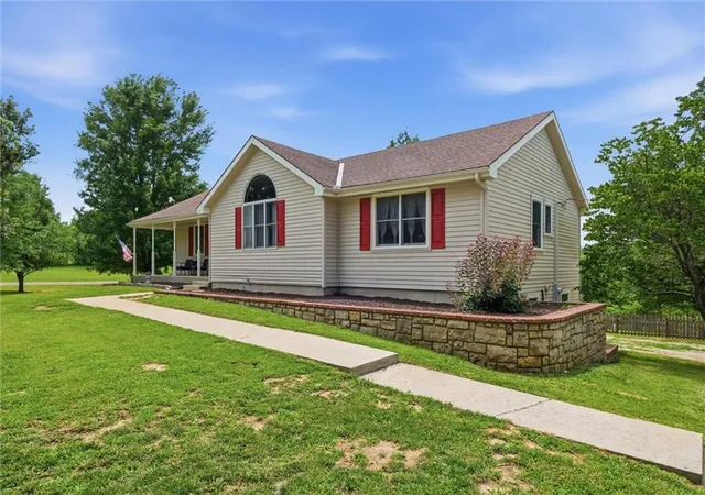 Homes for sale in Basehor, KS | 22025 168Th St, Basehor, KS 66007 | MLS# 2626036