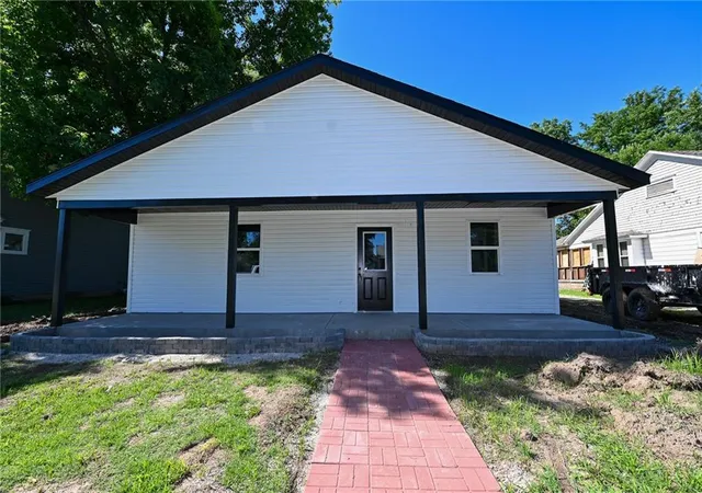 Homes for sale in Nevada, MO | 524 E Allison St, Nevada, MO 64772 | MLS# 2626048