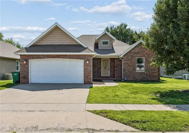Homes for sale in Peculiar, MO | 21809 Lombardo Ln, Peculiar, MO 64078 | MLS# 2626051