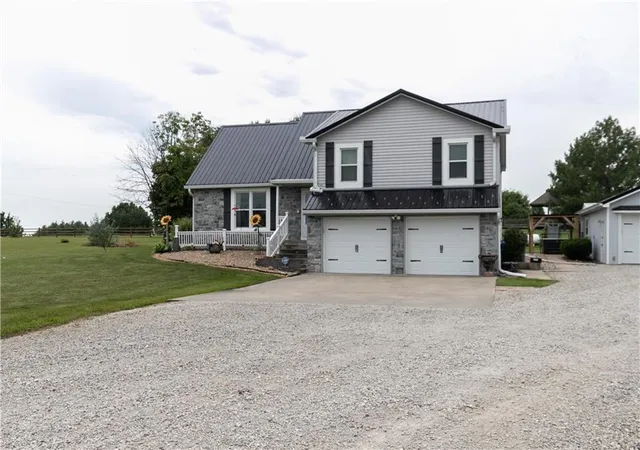 1st image of 22215 Parallel Rd, Tonganoxie, KS 66086 | MLS# 2626057