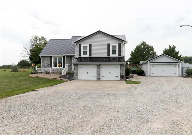 2nd image of 22215 Parallel Rd, Tonganoxie, KS 66086 | MLS# 2626057