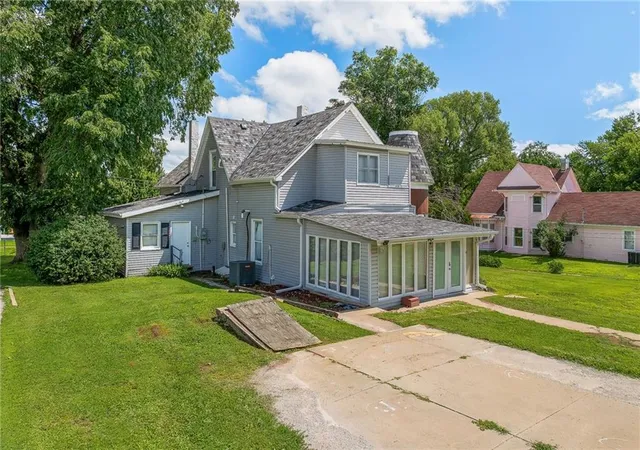 Homes for sale in Oregon, MO | 500 W Nodaway St, Oregon, MO 64473 | MLS# 2626058