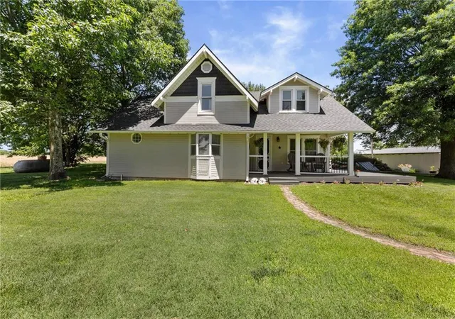 Homes for sale in Paola, KS | 13020 W 327th St, Paola, KS 66071 | MLS# 2626065