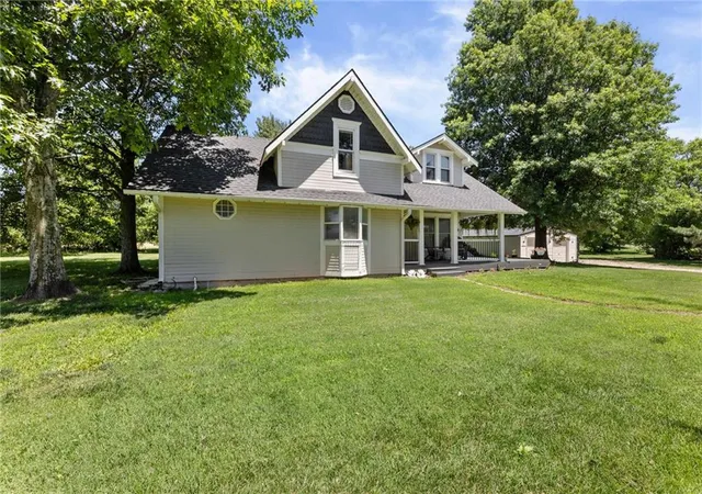 Homes for sale in Paola, KS | 13020 W 327th St, Paola, KS 66071 | MLS# 2626065