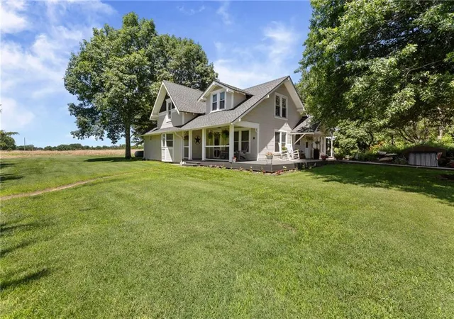Homes for sale in Paola, KS | 13020 W 327Th St, Paola, KS 66071 | MLS# 2626065
