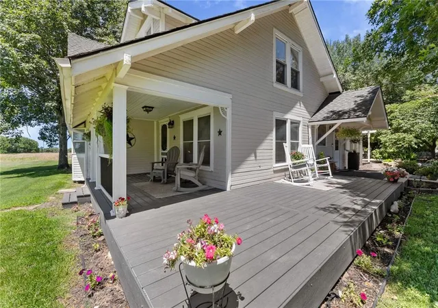Homes for sale in Paola, KS | 13020 W 327Th St, Paola, KS 66071 | MLS# 2626065