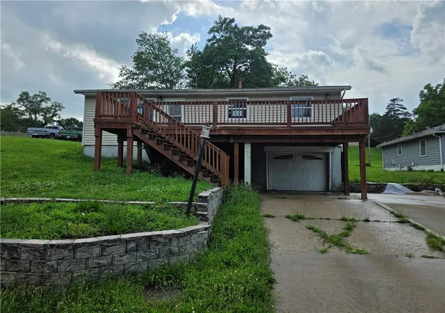 Homes for sale in Atchison, KS | 1421 S 6th Sq, Atchison, KS 66002 | MLS# 2626077