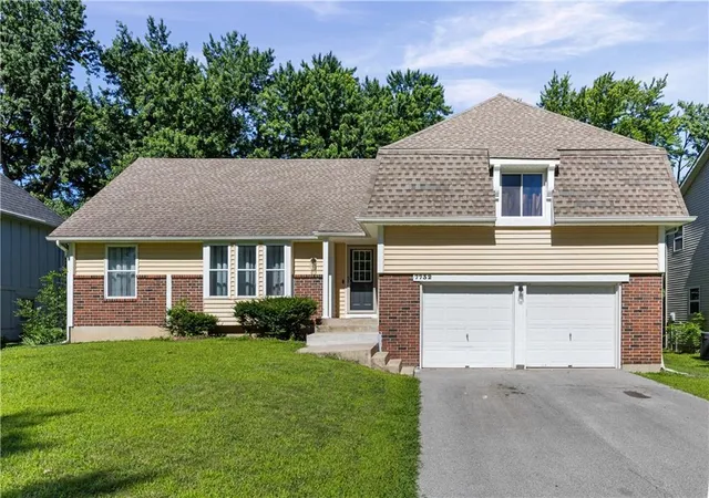 Photo 2 of Single family home for sale at 7732 Westgate Dr, Shawnee, KS 66216 | MLS# 2626083 | Listing updated on 2026-09-30