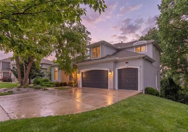 2nd image of 9920 Skyview Ln, Lenexa, KS 66220 | MLS# 2626084