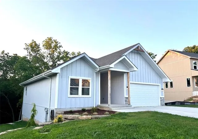 Homes for sale in Pleasant Hill, MO | 801 Colonial Dr, Pleasant Hill, MO 64080 | MLS# 2626093