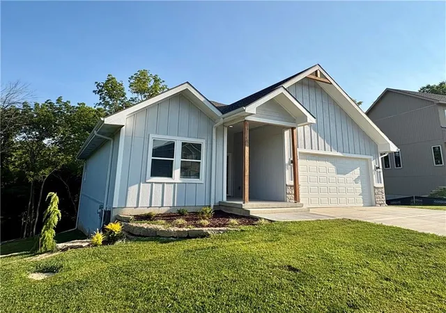 2nd image of 801 Colonial Dr, Pleasant Hill, MO 64080 | MLS# 2626093