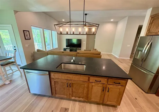5th image of 801 Colonial Dr, Pleasant Hill, MO 64080 | MLS# 2626093