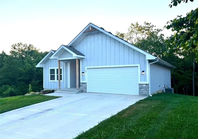 Homes for sale in Pleasant Hill, MO | 801 Colonial Dr, Pleasant Hill, MO 64080 | MLS# 2626093