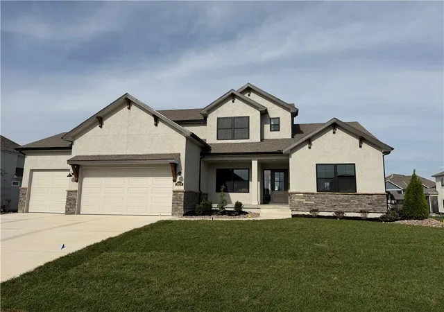 Single family home for sale at 3024 NE 102nd Street, Kansas City, MO 64155 | MLS# 2626094