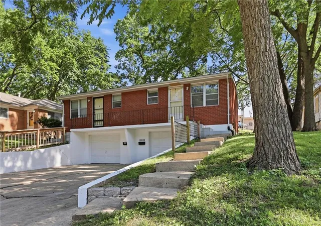 1st image of 10819 E Westport Rd, Independence, MO 64052 | MLS# 2626097