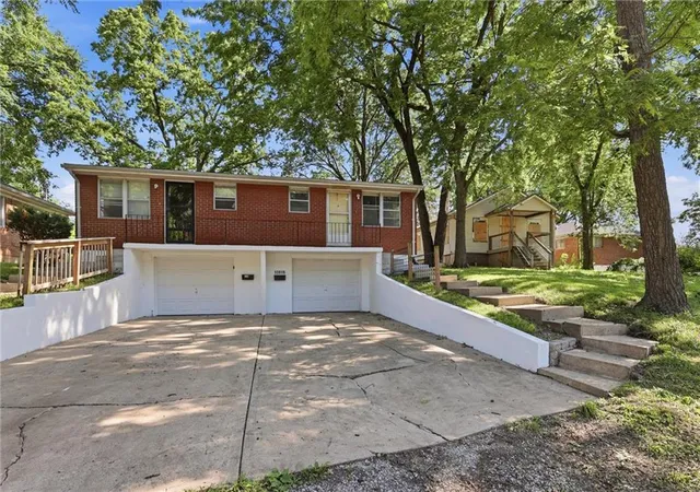 3rd image of 10819 E Westport Rd, Independence, MO 64052 | MLS# 2626097