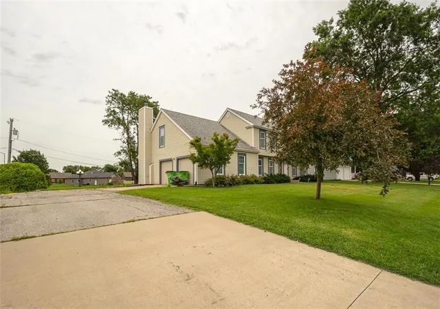 Homes for sale in Ottawa, KS | 1701 S Ash St, Ottawa, KS 66067 | MLS# 2626098