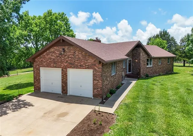 Homes for sale in Perry, KS | 14805 27Th St, Perry, KS 66073 | MLS# 2626099