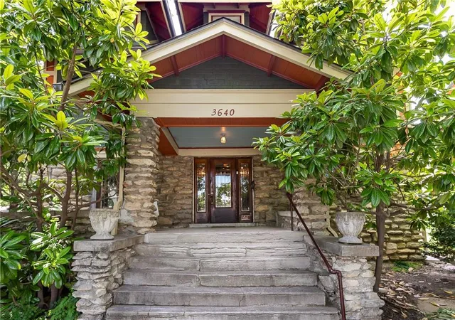 3rd image of 3640 Campbell St, Kansas City, MO 64109 | MLS# 2626103