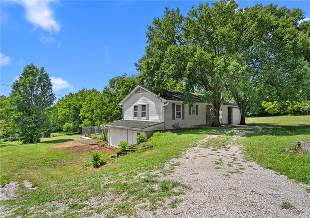 3rd image of 506 N Bynum Rd, Lone Jack, MO 64070 | MLS# 2626112