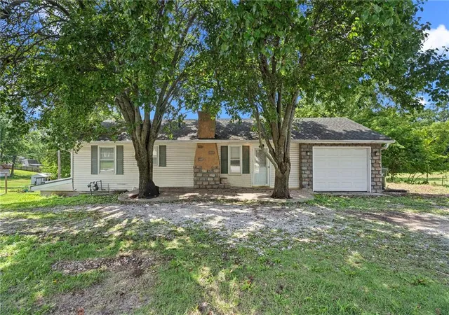 4th image of 506 N Bynum Rd, Lone Jack, MO 64070 | MLS# 2626112