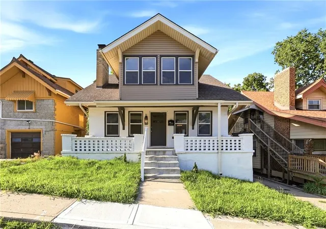 Photo 3 of Single family home for sale at 1326 Lake Ave, Kansas City, MO 64109 | MLS# 2626113 | Listing updated on 2026-10-06