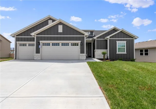 1st image of 1386 N 163rd Ct, Basehor, KS 66007 | MLS# 2626117