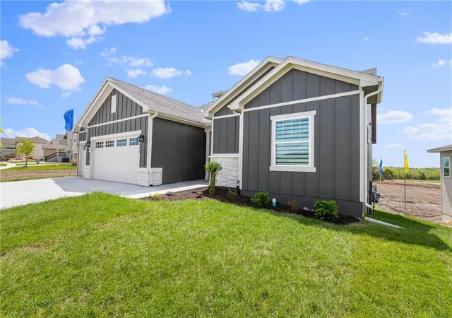 2nd image of 1386 N 163rd Ct, Basehor, KS 66007 | MLS# 2626117