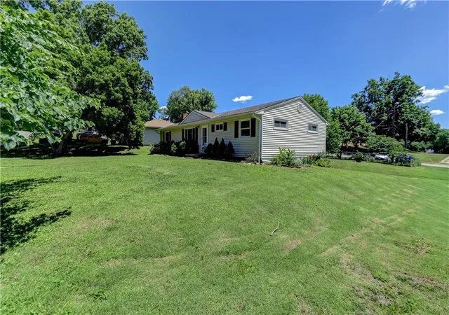 Photo 3 of Sale Pending at 2111 N 33rd Street, Saint Joseph, MO 64506 | MLS# 2626122 | Listing updated on 2026-09-02