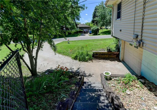 Photo 4 of Sale Pending at 2111 N 33rd Street, Saint Joseph, MO 64506 | MLS# 2626122 | Listing updated on 2026-09-02