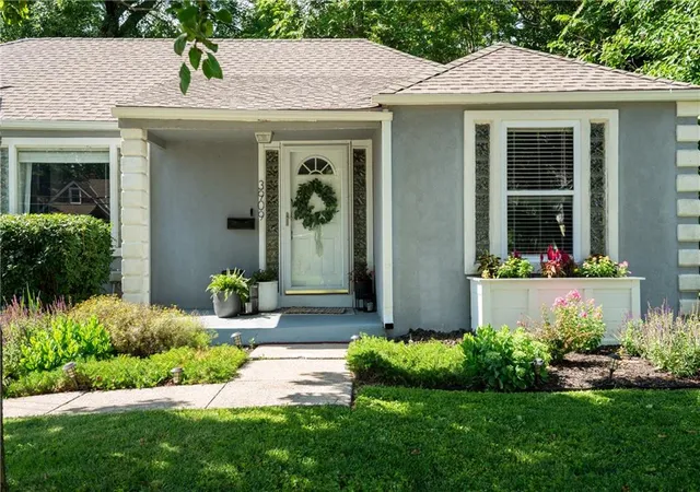 Homes for sale in Roeland Park, KS | 3909 W 47th St, Roeland Park, KS 66205 | MLS# 2626137