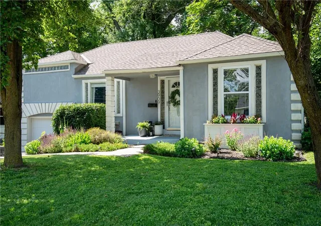 Homes for sale in Roeland Park, KS | 3909 W 47Th St, Roeland Park, KS 66205 | MLS# 2626137