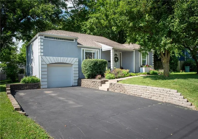 Homes for sale in Roeland Park, KS | 3909 W 47Th St, Roeland Park, KS 66205 | MLS# 2626137